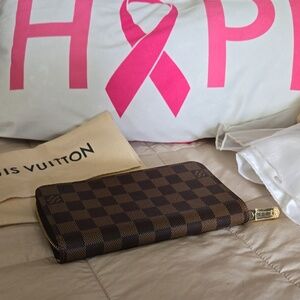 Authentic LV Zippy Wallet Damier Ebene